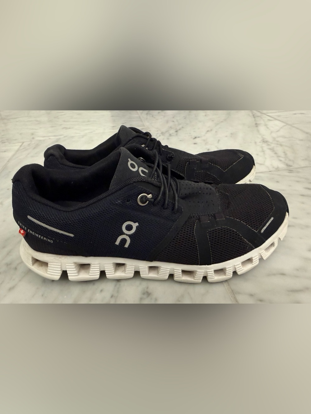 On Cloud 5 Women’s Running Shoes in Black. Size 7.5